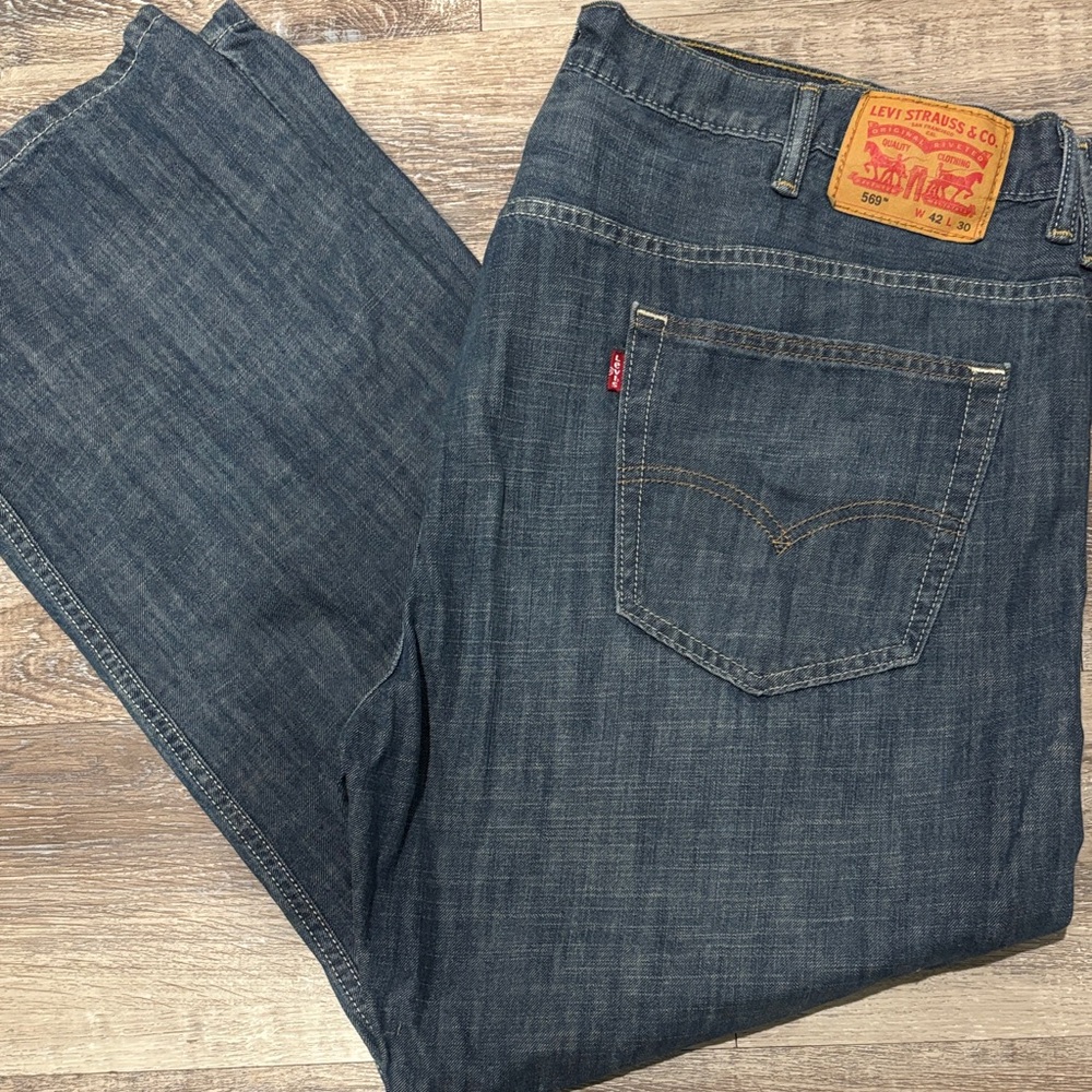 Levi's 569 Sz 42 X 30. Great Levi jeans